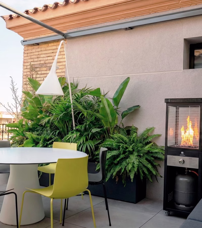 Reforma de terraza en ático con vistas al centro de Zaragoza, proyecto de interiorismo exterior.